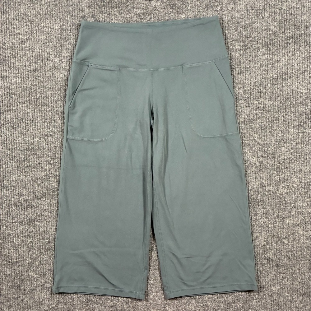 TUFF Athletics Womens Yoga Capri Pants Size L Green Pockets Stretch Activewear